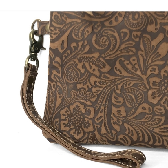 Stunning Genuine Leather Handmade Floral Embossed Wristlet/Clutch - Picture 4 of 6